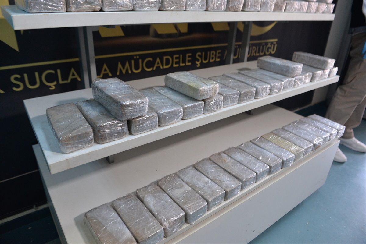 Adana\'da 41 Kilo 500 Gram Eroin Ele Geçirildi, Sürücü Tutuklandı