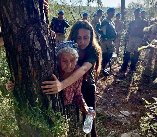 Akbelen'e maden sahası yaptırmamak için direniyorlar! Ağaca sarılan Zehra Nine sembol oldu Akbelen'e maden sahası yaptırmamak için direniyorlar! Ağaca sarılan Zehra Nine sembol oldu