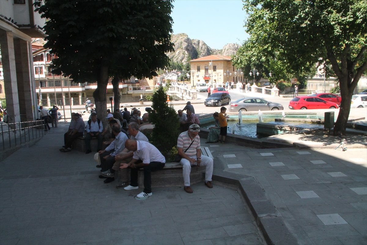 Amasya\'da Sıcak Hava Hayatı Olumsuz Etkiledi
