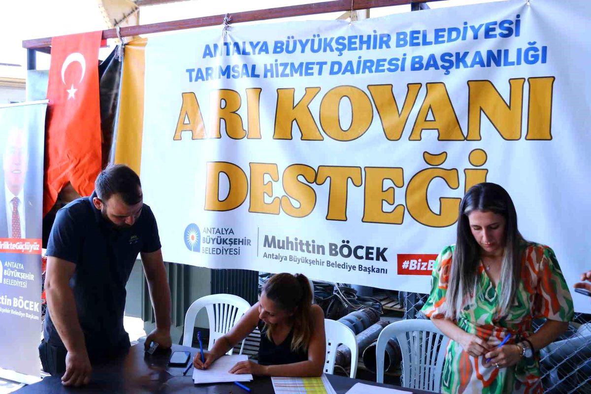 Antalya Büyükşehir Belediyesi Kırsal Bölgelerde Arıcılık Desteği Sağlıyor