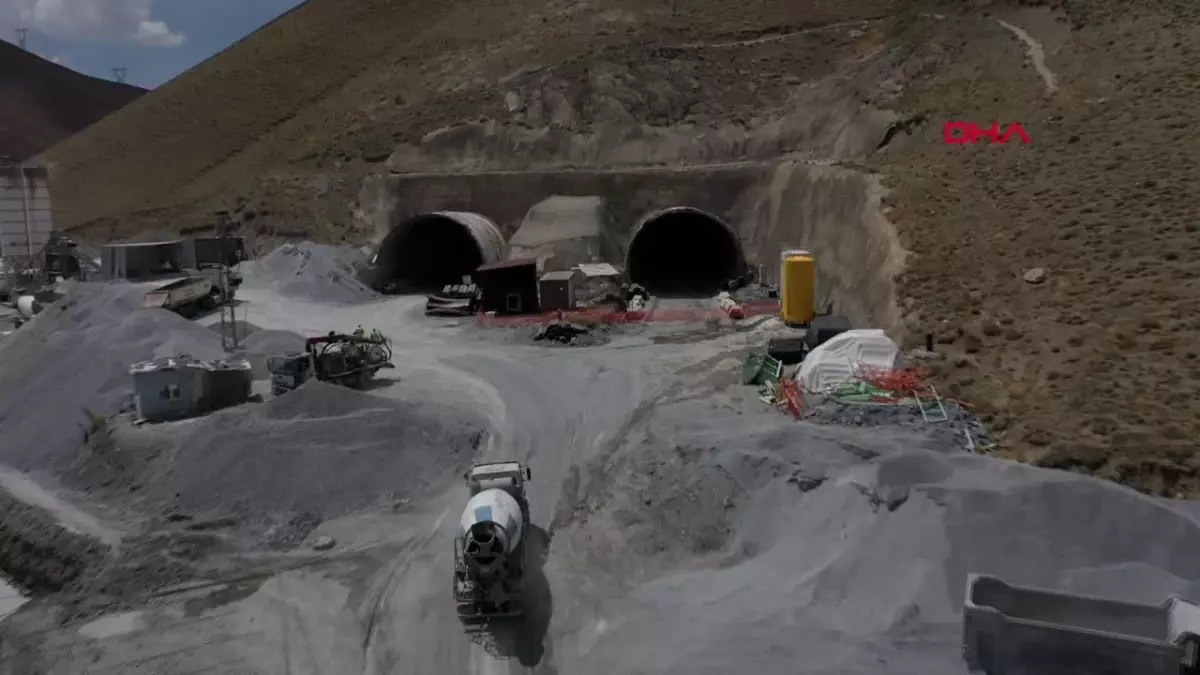 BAKAN URALOĞLU DEPREM BÖLGESİNDE SIKINTILARI GİDERMEDE ÖNEMLİ BİR AŞAMAYA GELDİK