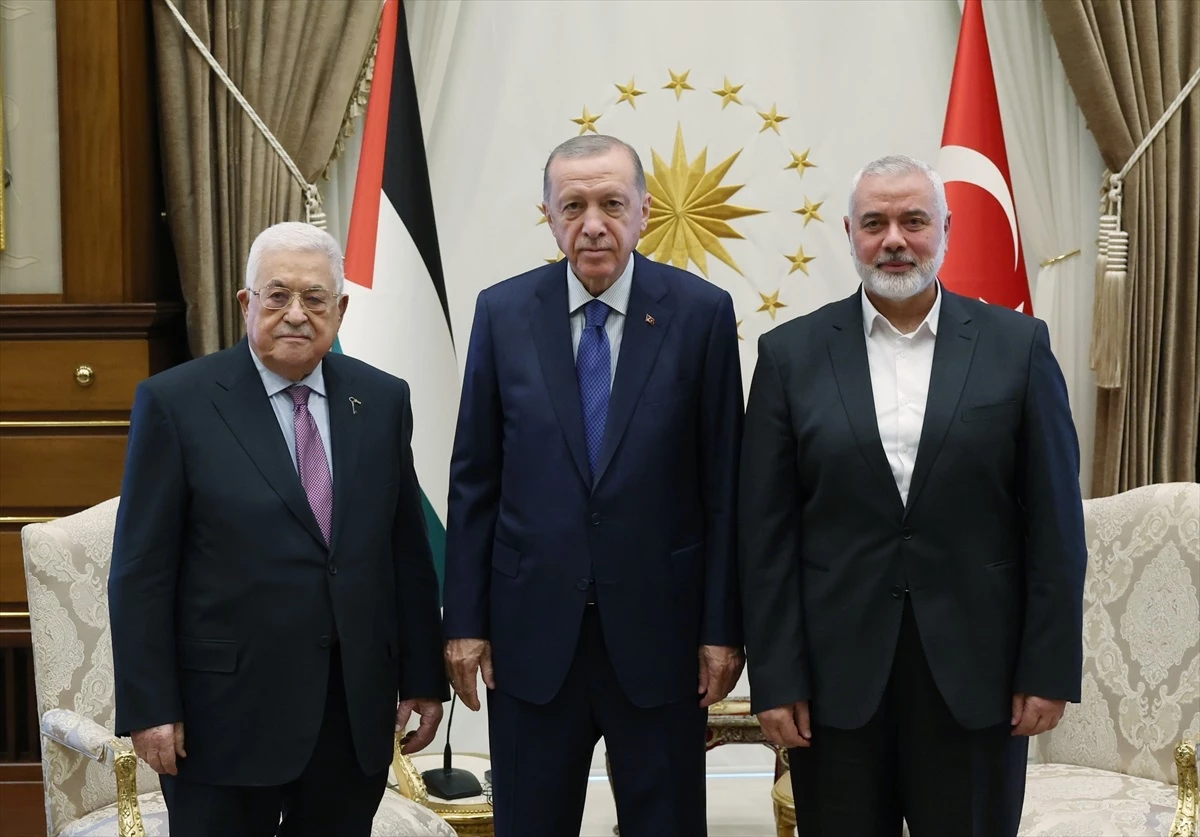 Cumhurbaşkanı Erdoğan, Filistin Devlet Başkanı Abbas ve Hamas Siyasi Büro Başkanı Haniye ile Cumhurbaşkanlığı Külliyesi\'nde bir araya geldi.