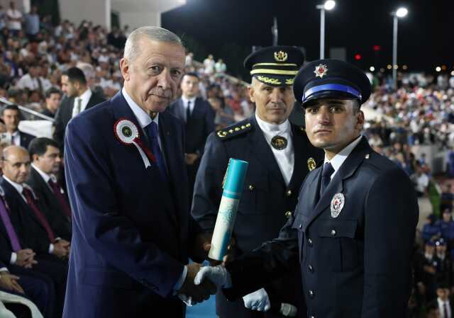 Cumhurbaşkanı Erdoğan: Son 6 ayda 16 bin göçmen gönderildi, güvenliğimizden taviz vermeyeceğiz Cumhurbaşkanı Erdoğan: Son 6 ayda 16 bin göçmen gönderildi, güvenliğimizden taviz vermeyeceğiz