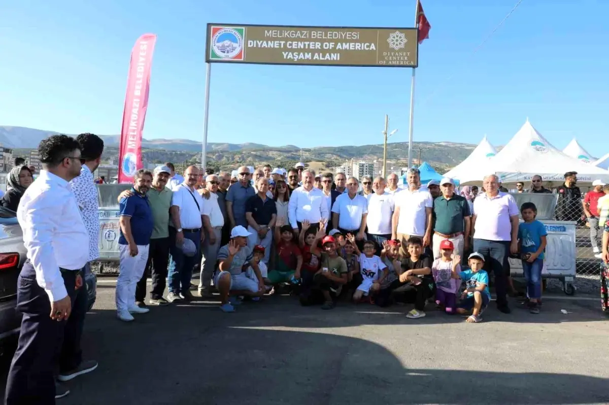 Melikgazi Belediyesi, Kahramanmaraş\'ta depremzedeler için yaşam alanı açtı