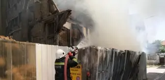 Edirne'de ahşap metruk binada çıkan yangın hasara neden oldu