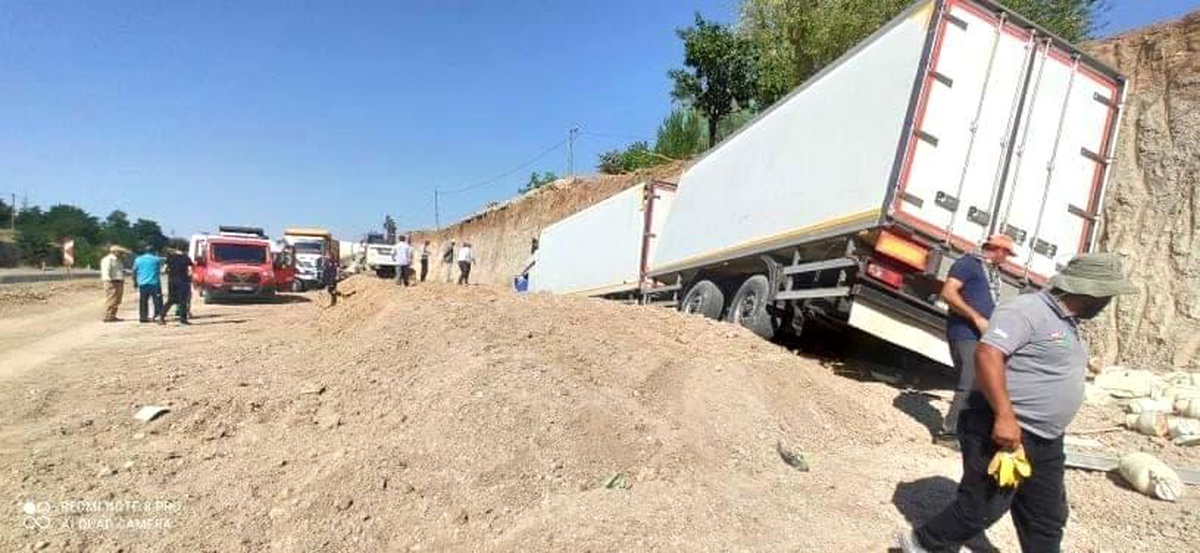 Elazığ\'da Tır Kazası: Bir Kişi Hafif Yaralandı