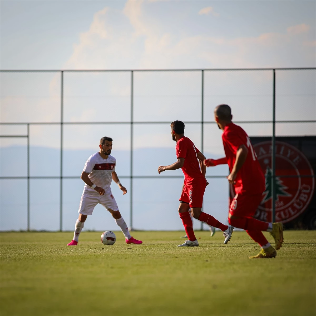Sivasspor, Ümraniyespor\'u 2-0 yenerek hazırlık maçını kazandı