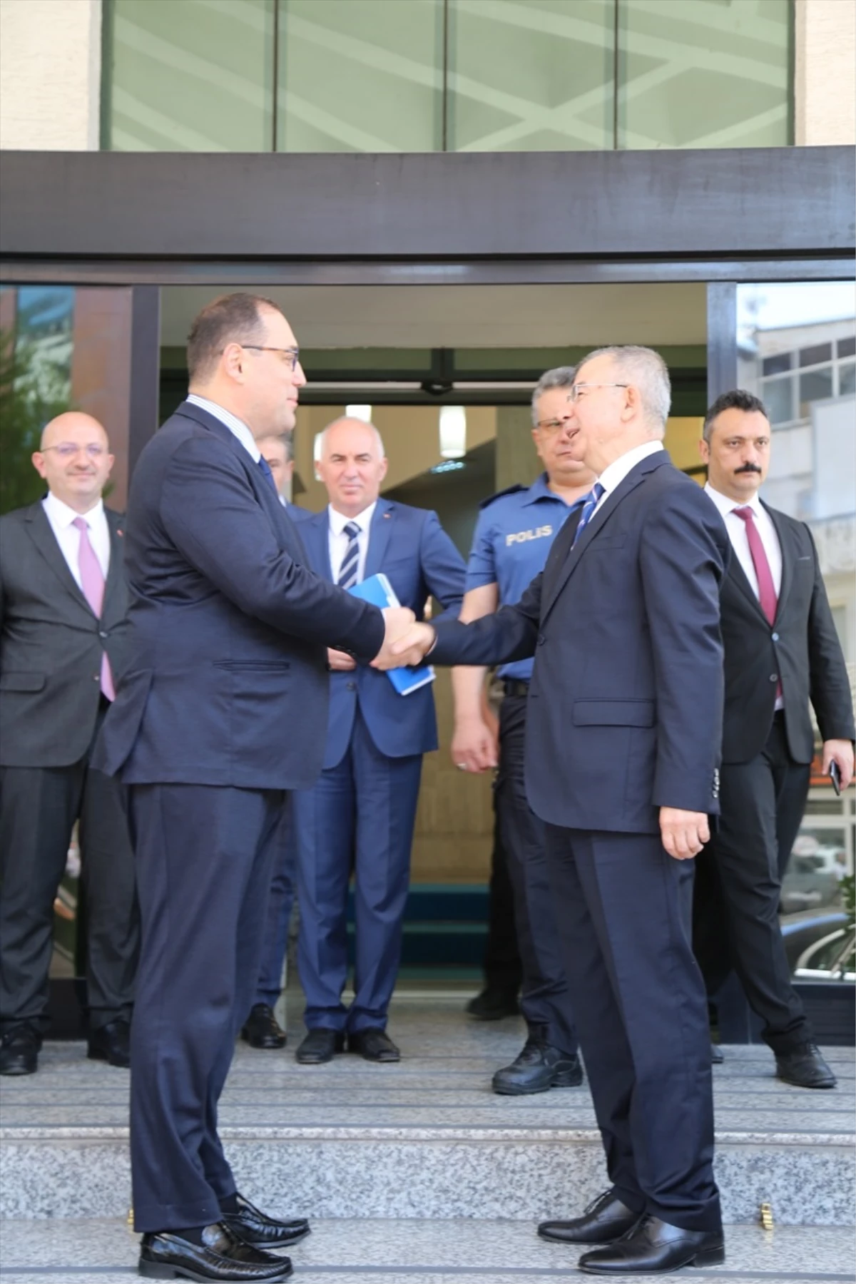 Gürcistan\'ın Ankara Büyükelçisi Artvin Valisi\'ni ziyaret etti