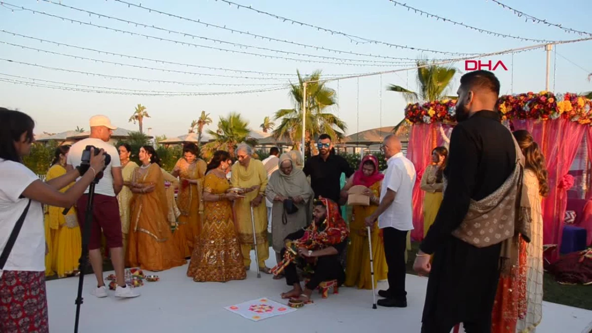 İngiltere\'de Ticaretle Uğraşan Hint Ailenin Çocukları Antalya\'da Yüksek Bütçeli Düğünle Evlendi