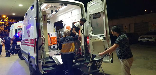 İnegöl'de sahipsiz köpeğin saldırısı sonucu 2 kişi yaralandı İnegöl'de sahipsiz köpeğin saldırısı sonucu 2 kişi yaralandı