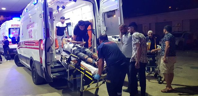 İnegöl'de sahipsiz köpeğin saldırısı sonucu 2 kişi yaralandı İnegöl'de sahipsiz köpeğin saldırısı sonucu 2 kişi yaralandı