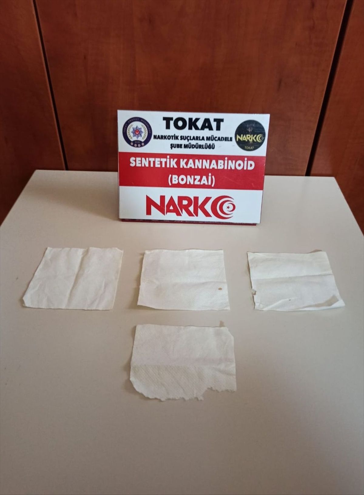Tokat\'ta kağıt mendile emdirilmiş uyuşturucuyla yakalanan şüpheli tutuklandı