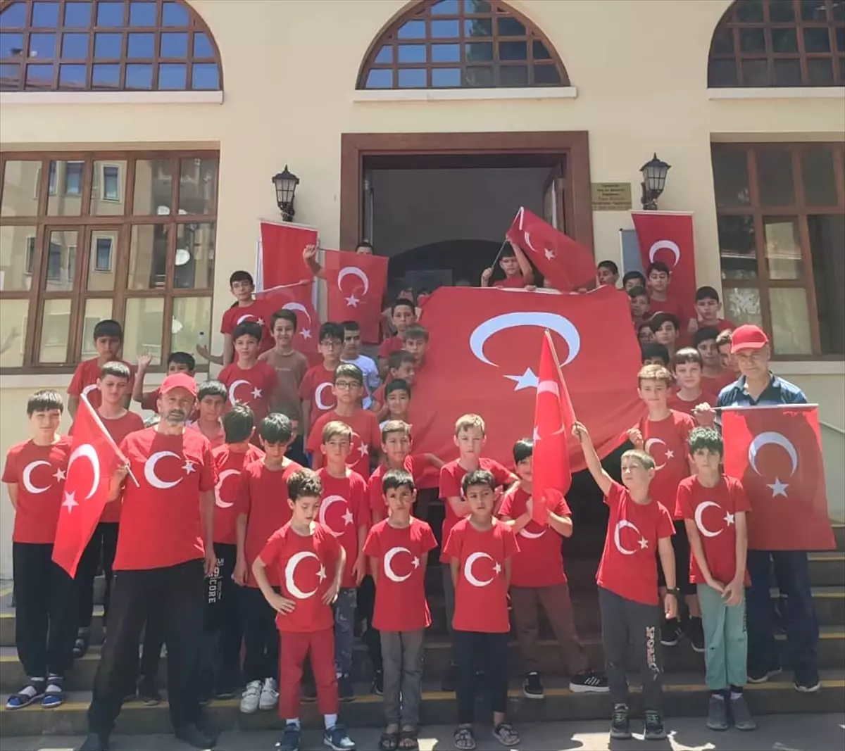 Karamürsel\'deki tarihi camide yaz Kur\'an kursu heyecanı