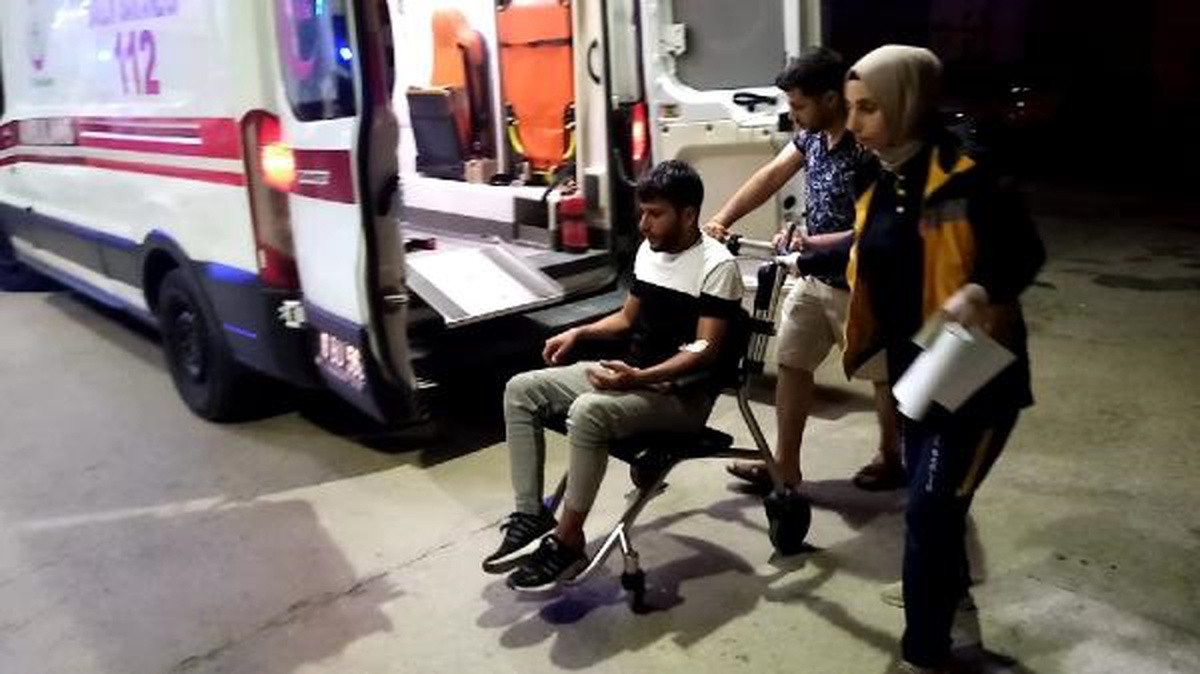 İnegöl\'de Başıboş Köpeklerden Kaçarken Skuterdan Düşen 2 Kişi Yaralandı