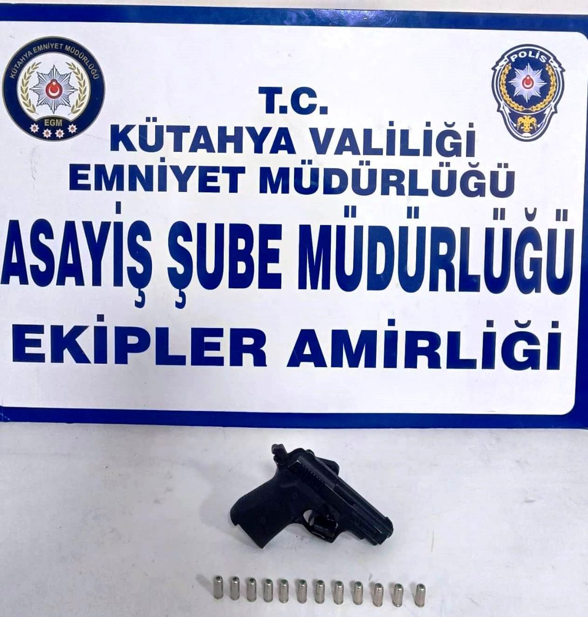 Kütahya\'da Ruhsatsız Tabanca ve Fişek Ele Geçirildi
