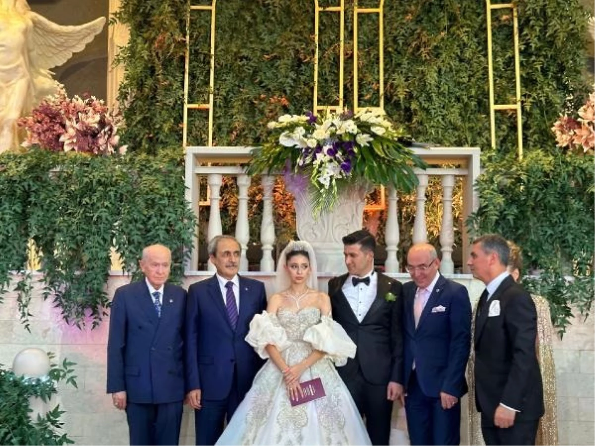 Devlet Bahçeli, Gölbaşı Belediye Başkanı\'nın kızının düğününde nikah şahidi oldu