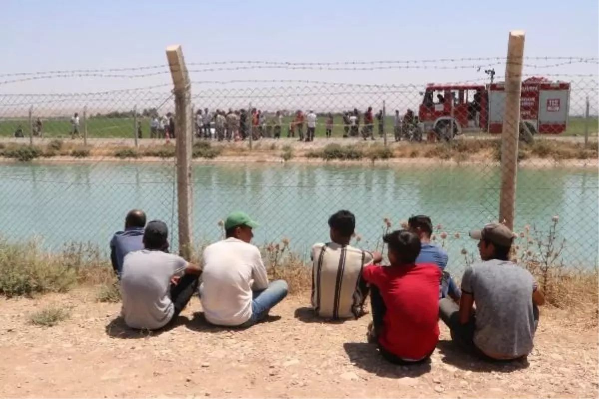 Şanlıurfa'da Otomobil Kanala Uçtu: 5 Kişi Kurtuldu, 3 Yaşındaki Çocuk Kayboldu