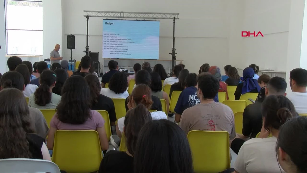 Prof. Dr. Bülent Yılmaz, Hatay\'da Üniversite Tercihi Yapacak Öğrencilere Seminer Verdi