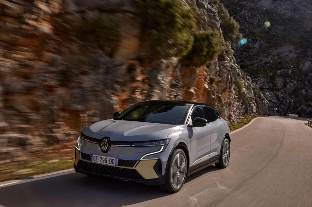 Tamamen elektrikli Renault Megane E-Tech\'in Türkiye satış fiyatı ve donanımları açıklandı