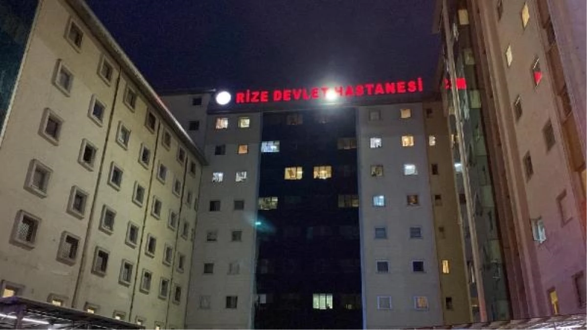 Rize Devlet Hastanesi\'nde çıkan çatışmada sağlık çalışanları yaralılara ilk müdahalede bulundu