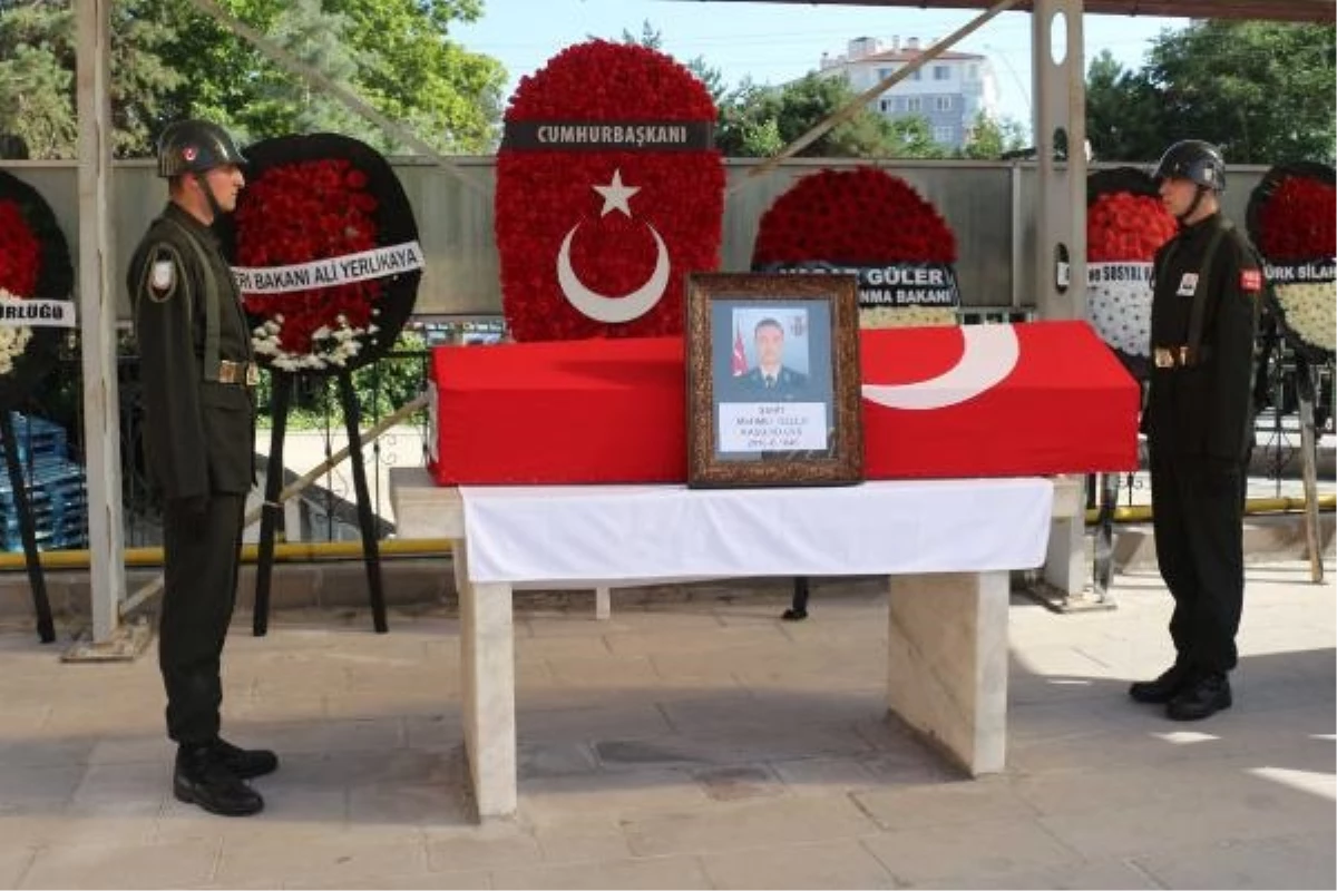 Edirne\'de şehit olan Piyade Astsubay Kıdemli Çavuş Mehmet Özler Çankırı\'da toprağa verildi