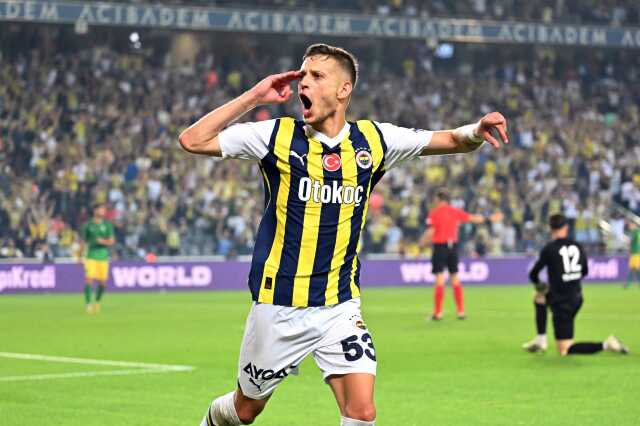 Son Dakika: UEFA Konferans Ligi 2. ön eleme turu ilk maçında Fenerbahçe, Zimbru'yu 5-0 mağlup etti Son Dakika: UEFA Konferans Ligi 2. ön eleme turu ilk maçında Fenerbahçe, Zimbru'yu 5-0 mağlup etti