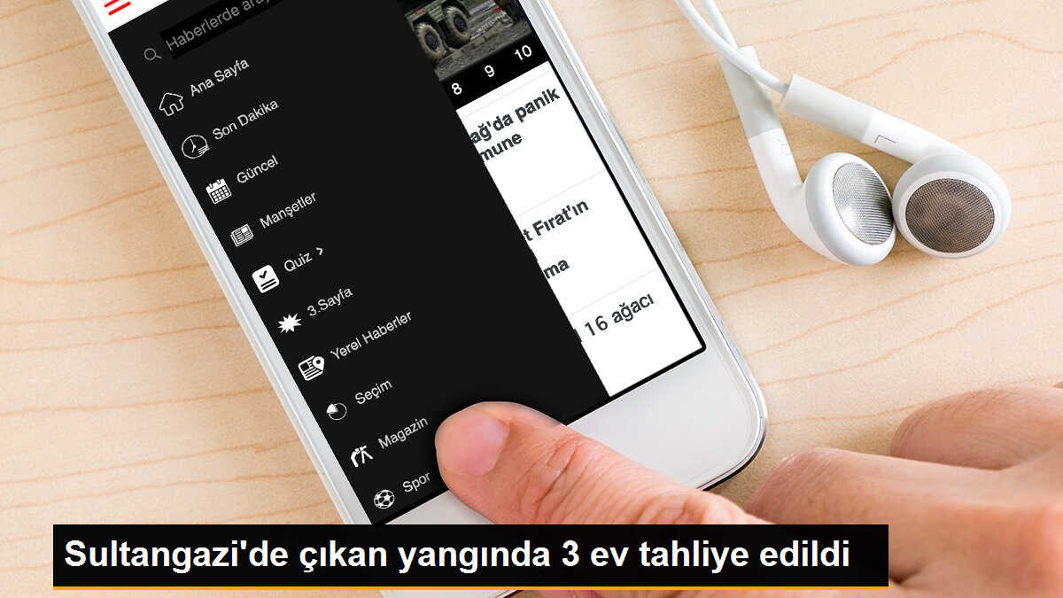 Sultangazi\'de çıkan yangında 3 ev tahliye edildi