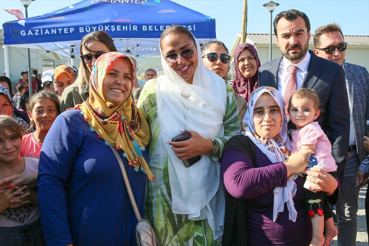 BM Habitat İyi Niyet Elçisi Suudi Arabistan Prensesi Nurdağı\'nda depremzedeleri ziyaret etti