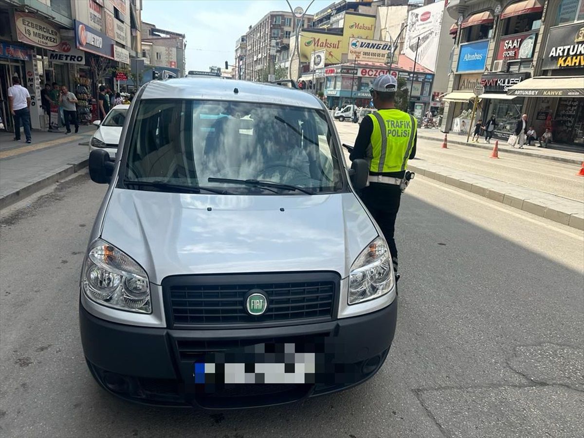 Van\'da trafik denetimlerinde 12 araç trafikten menedildi