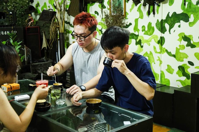 Vietnam'ın Yumurtalı Kahvesi Yerli ve Yabancı Turistlerin Beğenisini Topluyor