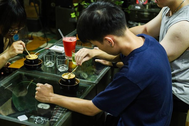 Vietnam'ın Yumurtalı Kahvesi Yerli ve Yabancı Turistlerin Beğenisini Topluyor