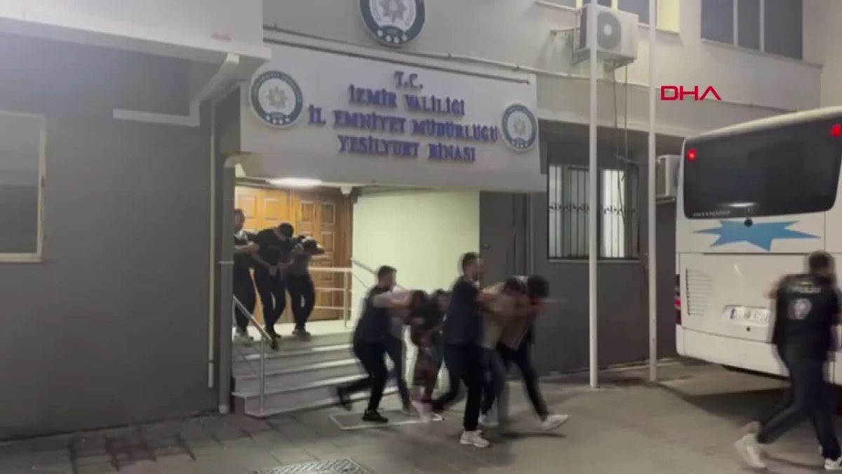 İzmir\'de Sahte Vize Operasyonu: 25 Tutuklama