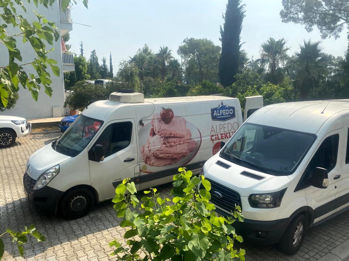 Alpedo Dondurma, Orman Yangınlarında Görevli Personel ve Vatandaşlara 3 Bin Kişilik Dondurma Gönderdi