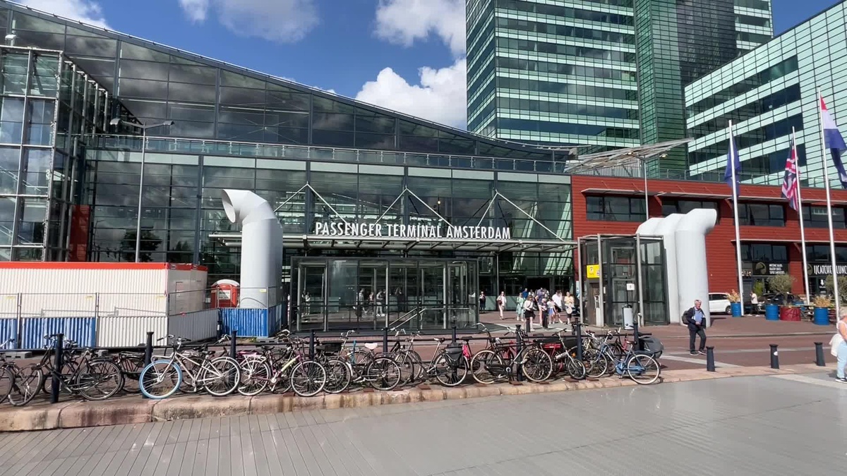Amsterdam Yolcu Gemisi Terminali Kapatılıyor