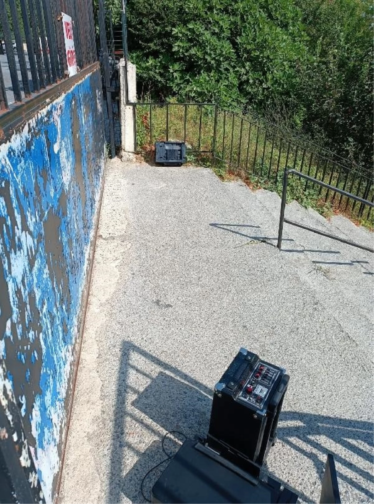 Arnavutköy\'de Hırsızlık: Motosikletle Ev ve Okul Soygunu