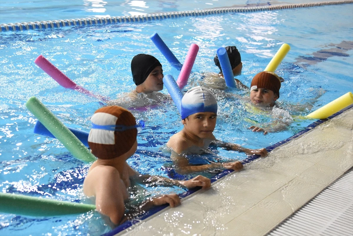 Aziziye Belediyesi ve Gençlik ve Spor İl Müdürlüğü İş Birliğiyle Çocuklara Yüzme Eğitimi Verilecek