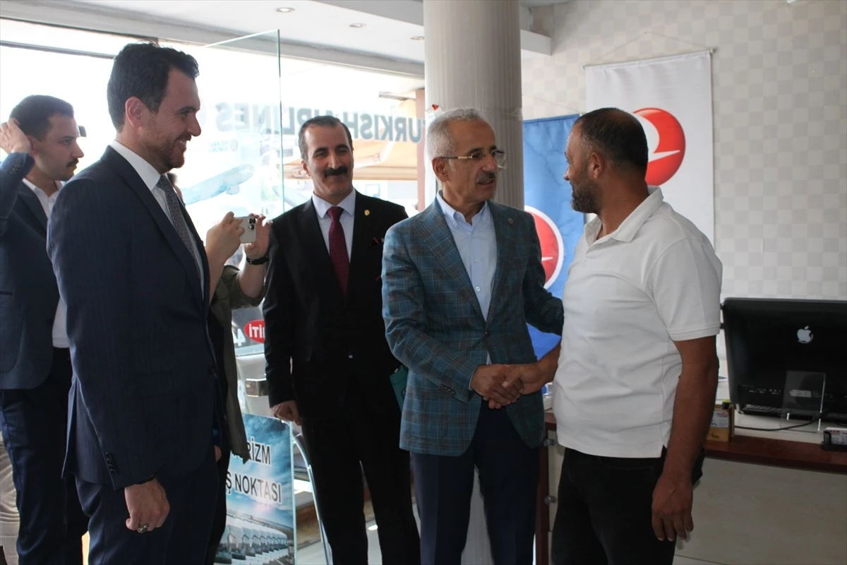 Ulaştırma Bakanı Uraloğlu, Van\'da yerel seçimlere hazırlanıyor