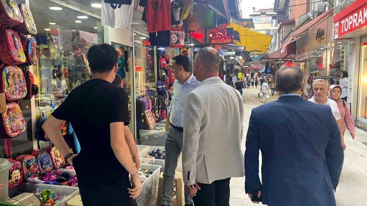 Başkan Alan, Fevzipaşa Caddesi\'nde esnafları gezdi