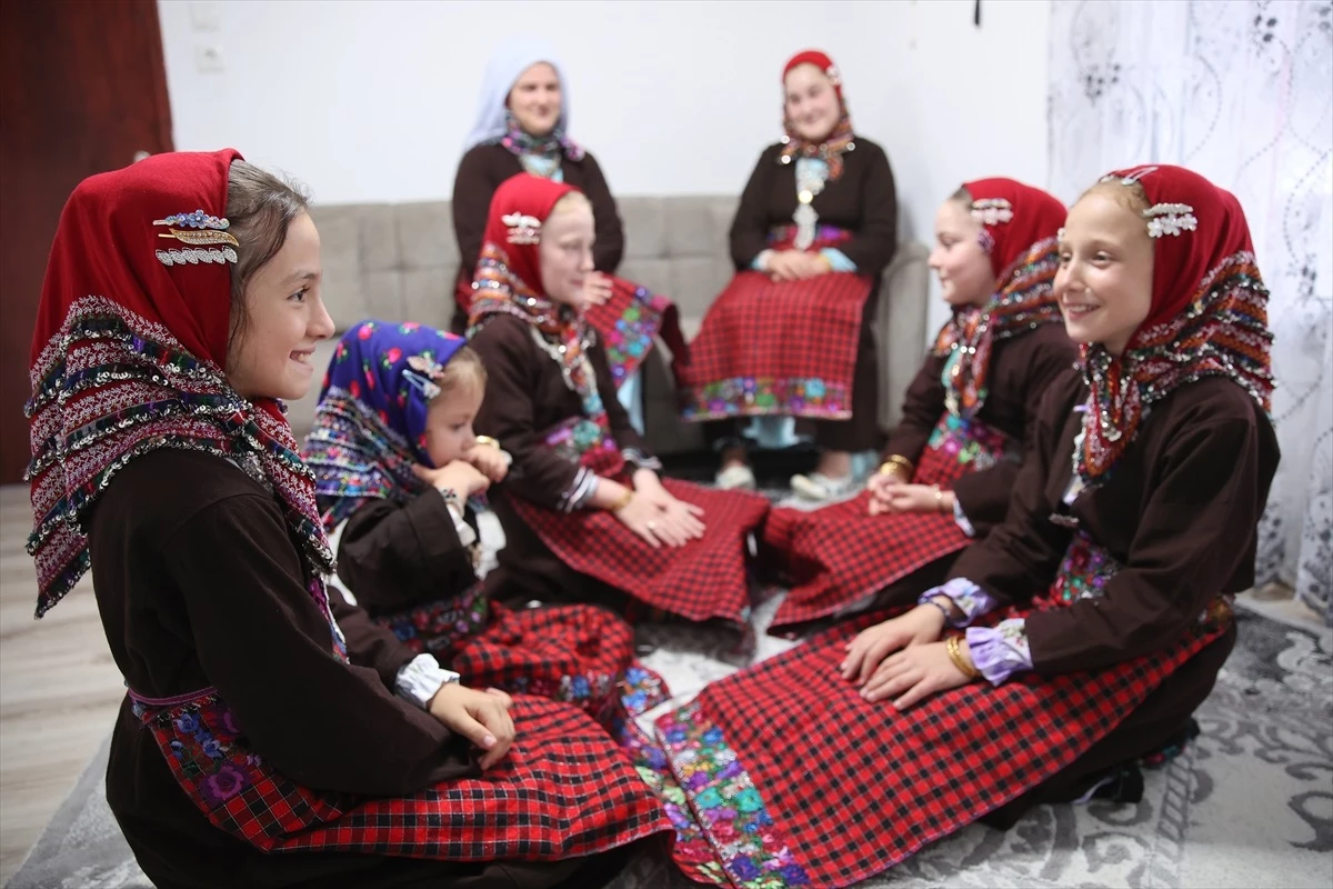 Batı Trakya\'da Osmanlı döneminden kalma kıyafetler yaşatılıyor