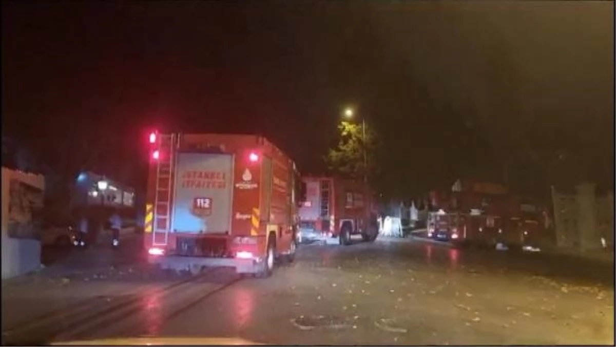 Beşiktaş\'ta Yıldız Hamidiye Camii\'nde Yangın Çıktı