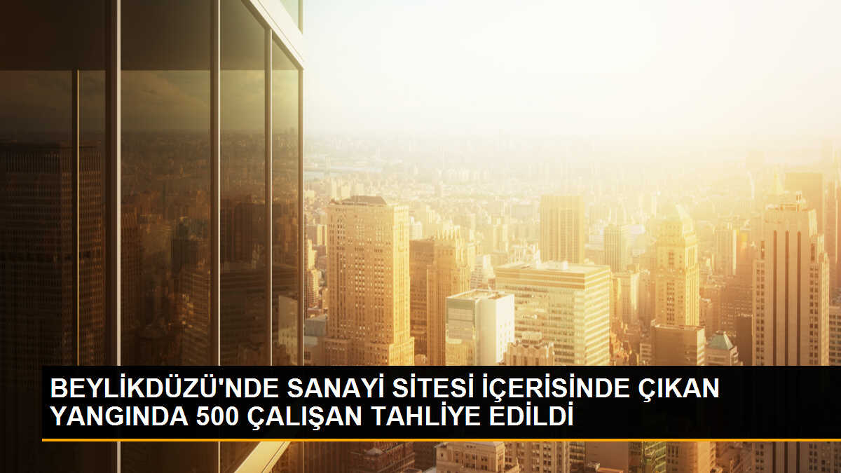 Beylikdüzü\'nde Ticaret Merkezi İnşaatında Yangın Çıktı