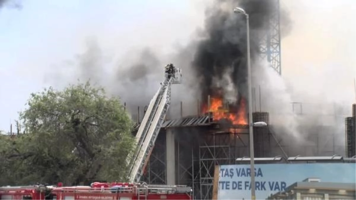 Beylikdüzü\'nde Ticaret Merkezi İnşaatında Yangın Çıktı