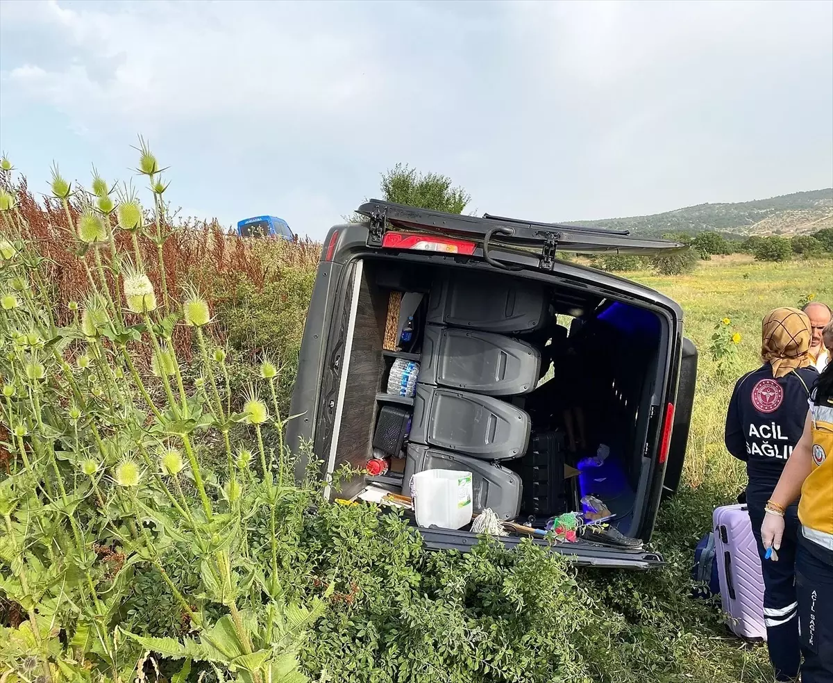 Bilecik\'te Minibüs Şarampole Devrildi: 7 Yaralı