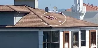 Çatıda çırılçıplak güneşlenen vatandaşın kim olduğu ortaya çıktı! Almanya'dan gelen şahıs, binanın da sahibiymiş