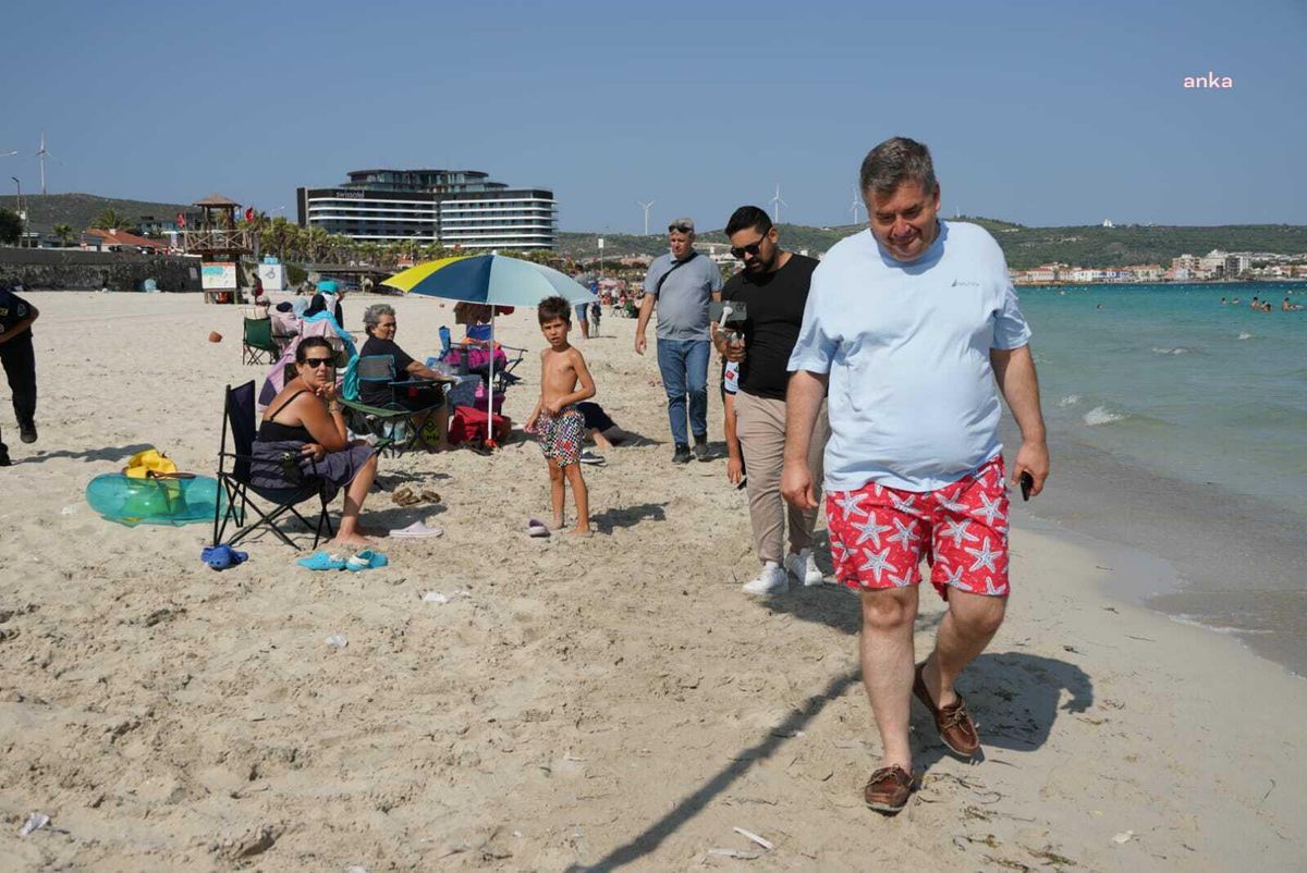 Çeşme Belediye Başkanı Plaj Temizliği Yaptı