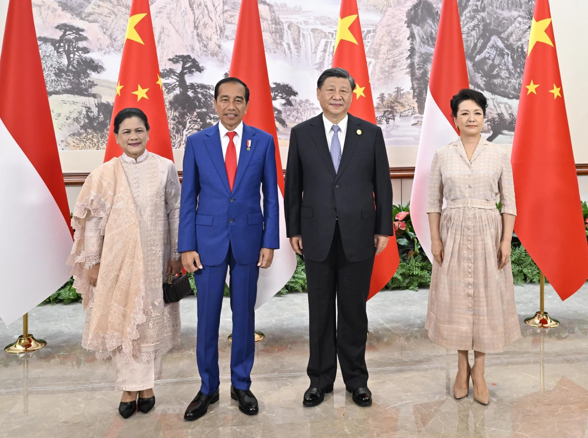 Çin Cumhurbaşkanı Xi Jinping ve Endonezya Cumhurbaşkanı Joko Widodo Chengdu\'da Buluştu