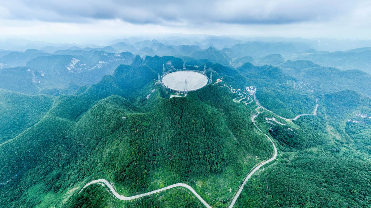 Çin\'in 500 metrelik Diyaframlı Küresel Radyo Teleskobu\'nun (FAST) işletim ve bakımına yönelik robotik sistem projesi değerlendirildi