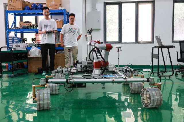 Çin'in Gökyüzündeki Gözü Fast, Akıllı Bakım Robotlarına Emanet