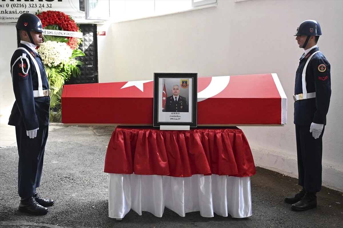 Çobanbey\'de hayatını kaybeden Jandarma Astsubay Kıdemli Başçavuş Ali Buran\'ın cenazesi Beykoz\'da toprağa verildi