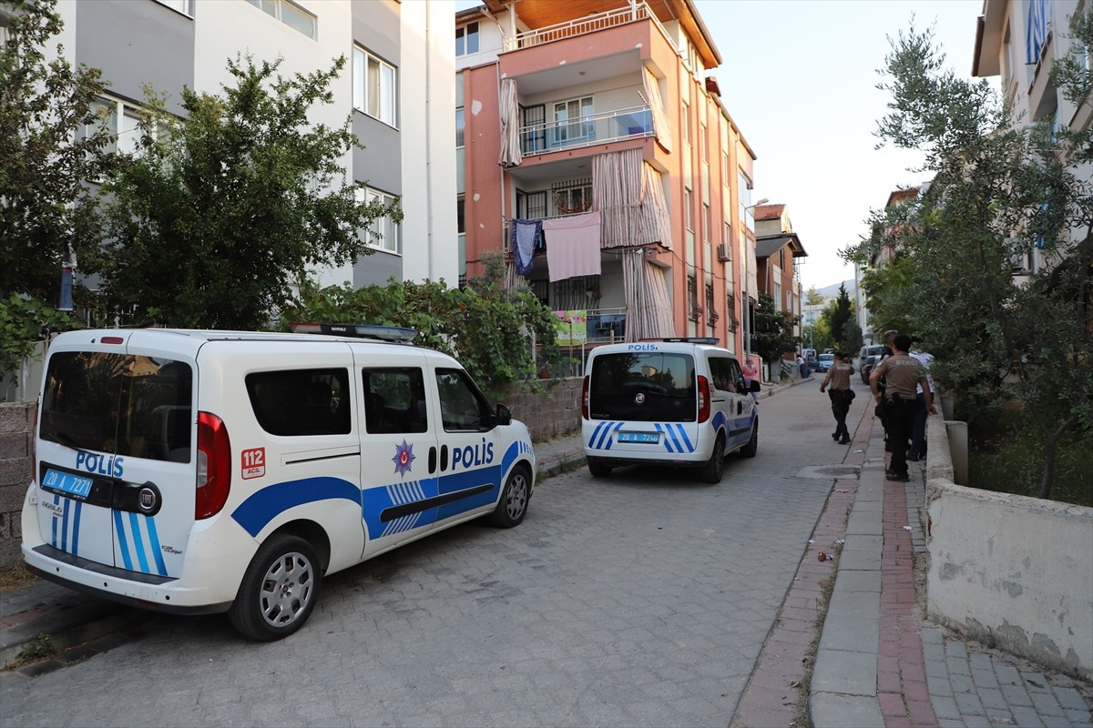 Denizli\'de Karısını Çakıyla Yaralayan Koca Gözaltına Alındı
